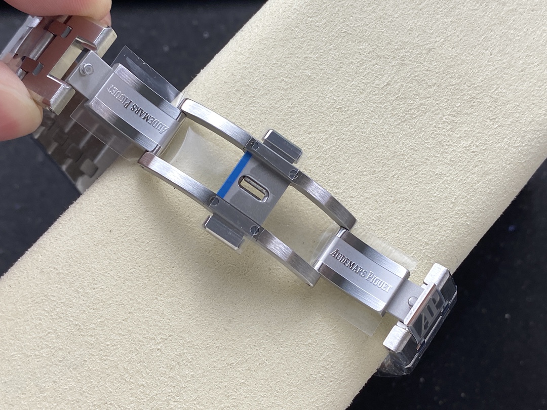 Audemars Piguet Royal Oak Selfwinding "Black" 6