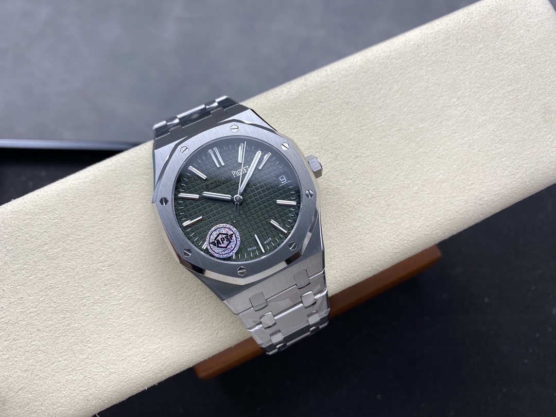 Royal Oak Green Dial  4